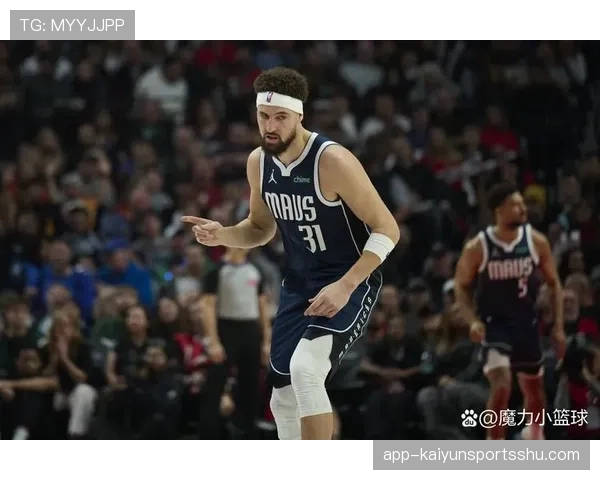 克莱·汤普森三分高效命中率拉开防线对勇士贡献显著