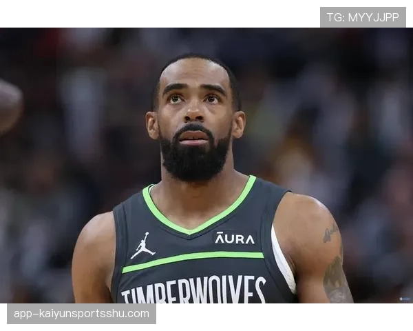 康利更倚挡拆牵制内线，拉开外线提升组织效率