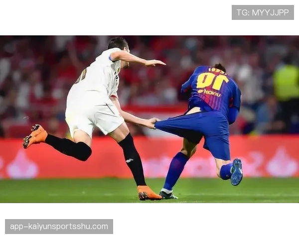 进攻犯规判罚标准及裁判判定关键规则解析