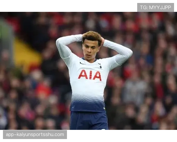 曼联近期表现波动，豪门光环褪去，问题显现对争冠形势产生影响